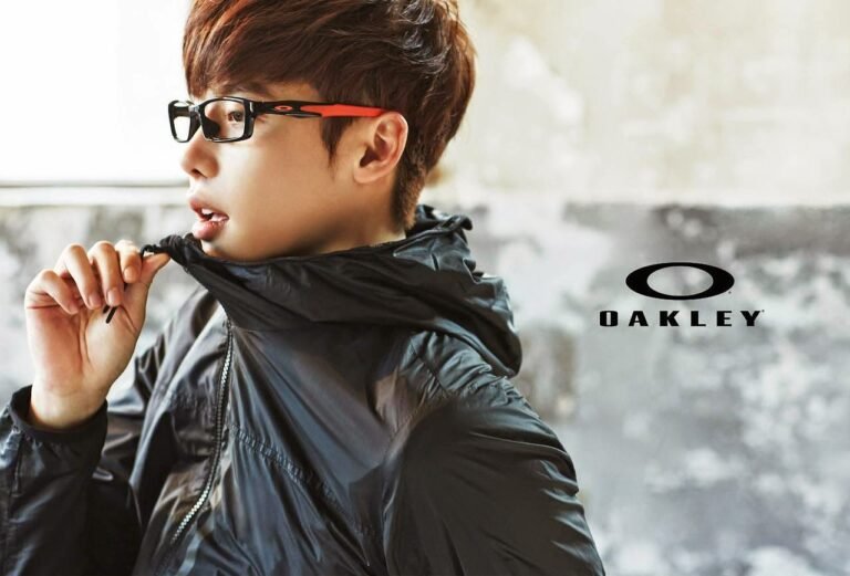 OAKLEY